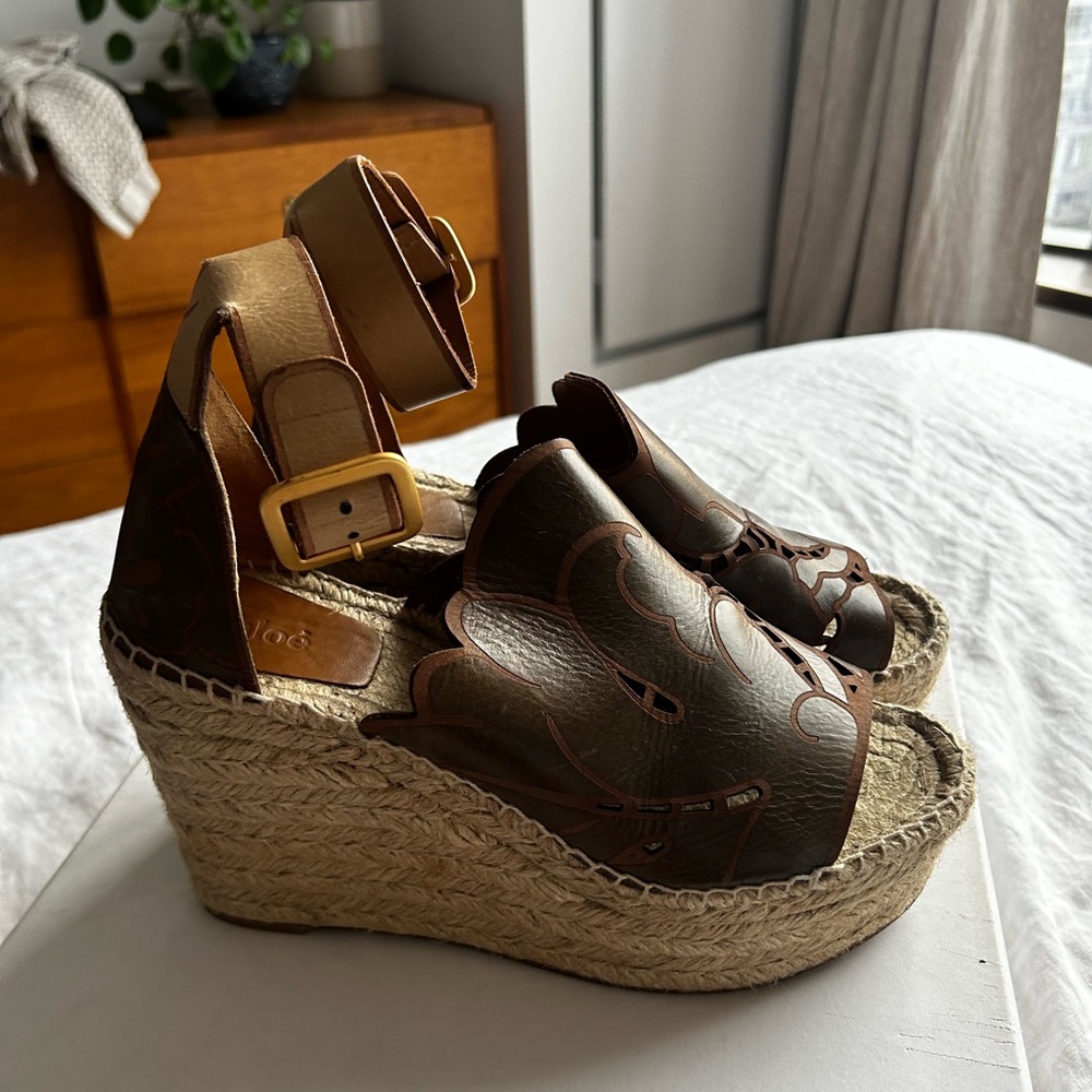 Chloe Floral laser cut wedge sandal - size 39 - khaki / green